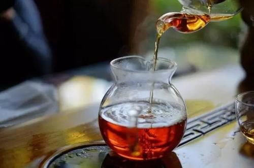 高血压病|高血压不能喝浓茶?医生提醒:要想稳定血压,2种水建议少喝