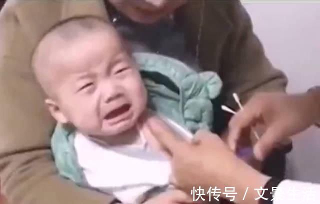 护士|宝宝打针作势要哭,看到漂亮护士姐姐之后笑脸相迎,网友小伙子有前途