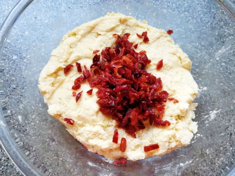 香蕉蔓越莓司康，香蕉和蔓越莓风味浓郁，做零食很棒