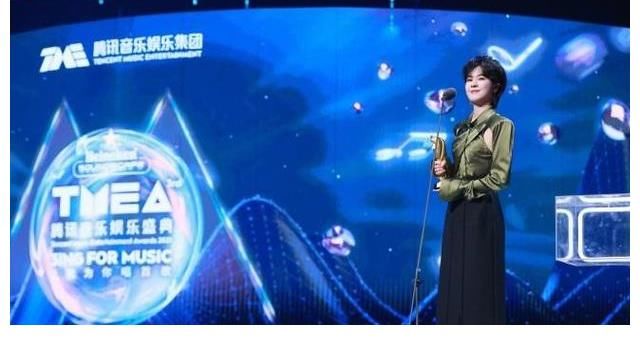 從最佳女歌手到時(shí)光莊主，再到央視音綜導(dǎo)師，這一年郁可唯開了掛