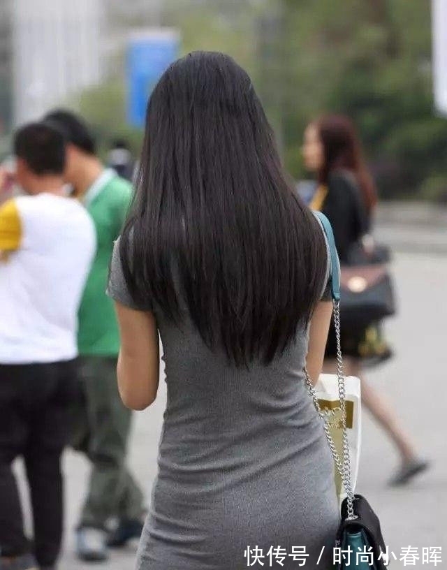 裙子 辣妈的裙子太短了,老拉扯裙摆不方便吧?