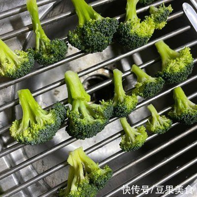 鸡胸肉|#一周减脂不重样# 低脂高蛋白|美式恺撒大沙拉