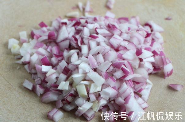 教你做洋葱煎蛋饼,比韭菜蛋饼好吃,当早餐最合适