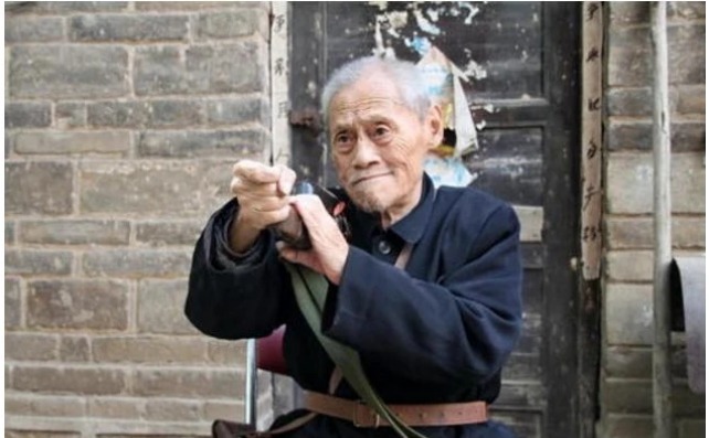 把军刀|抗战老兵缴获一把“破军刀”,日本欲出价3千万赎回,如今珍藏博物馆