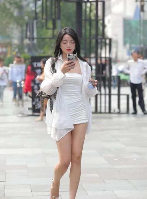 穿搭|简单搭配组合，绸面衬衫+吊带短裙，满满优雅气质！