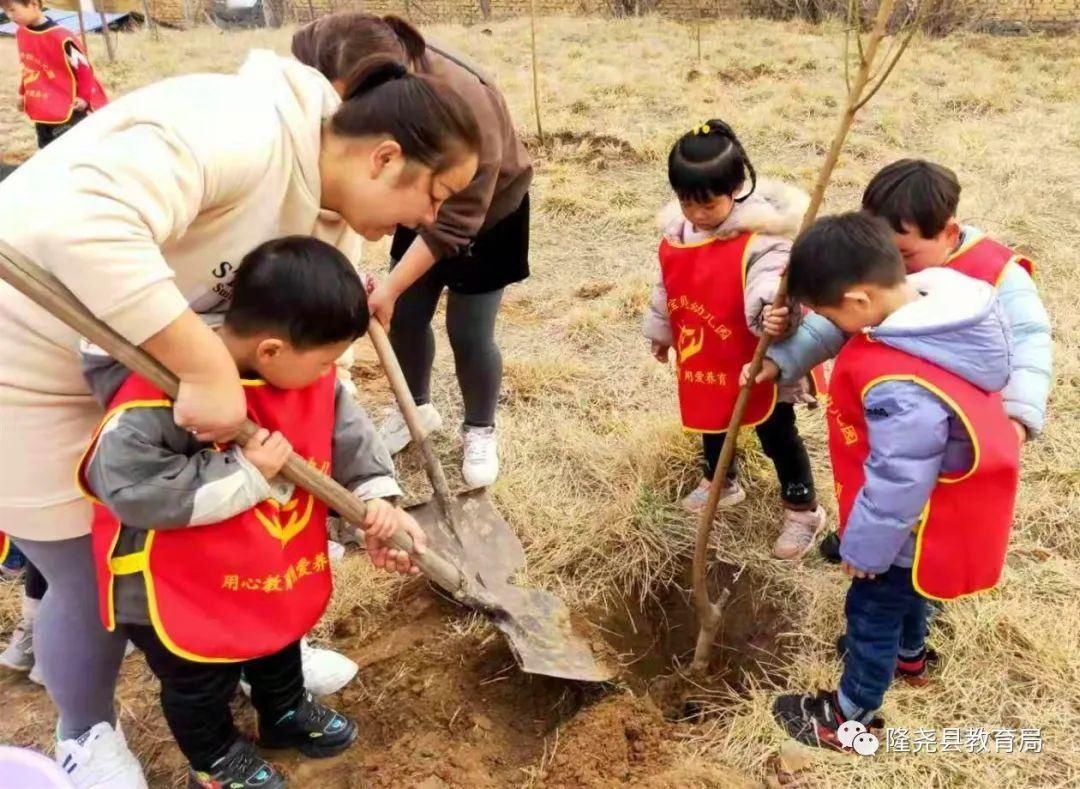 隆尧中小学生：“争做植绿护绿小使者，我们在行动”