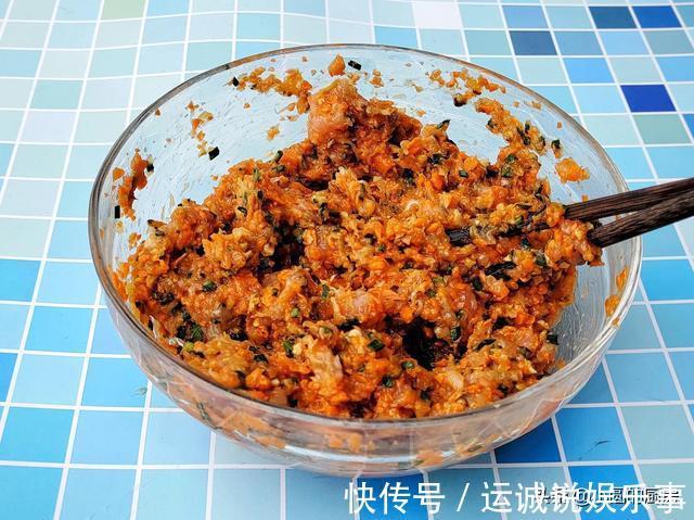 馅料|早餐迷上了这荤素搭配的饺子，面皮劲道，馅料鲜美营养好