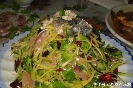 日本人吃“生鱼片”,韩国人吃“生章鱼”,德国人生吃这个真服的!