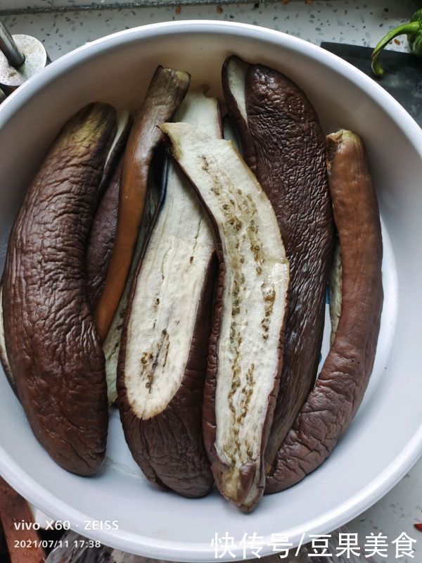 正宗|你凉拌茄子的正宗做法，简单几步，越吃越上瘾
