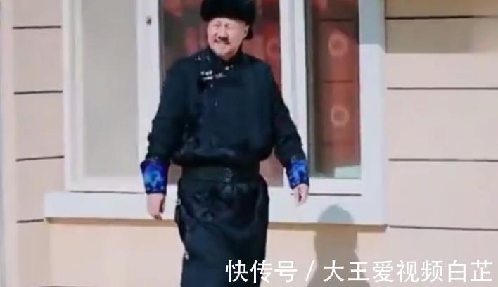 腾格尔家的早餐也太硬核了,一人一根羊腿直接啃,不愧是大户人家