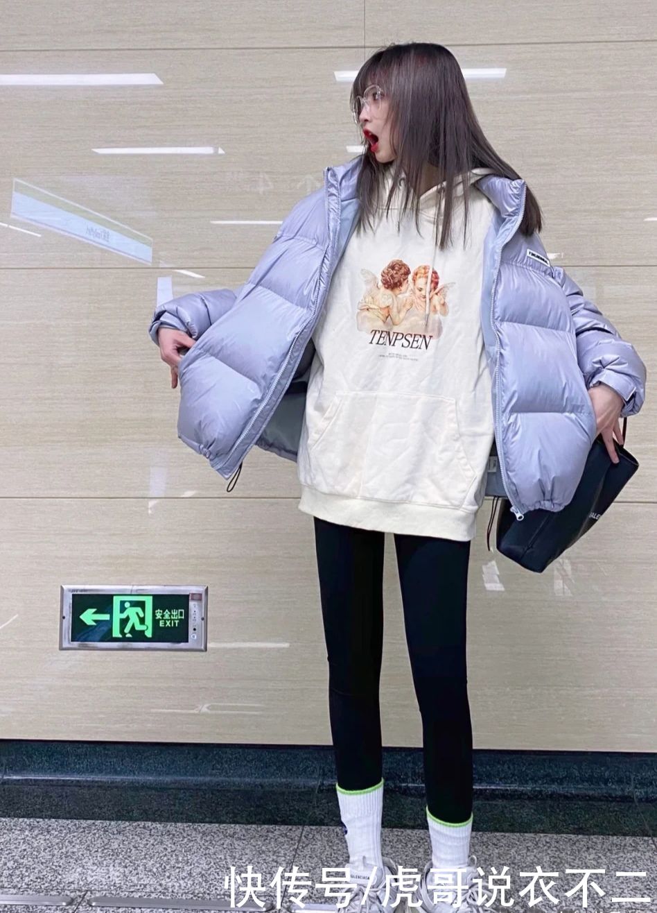 别拿袜子不当单品，今年新流行，袜子外穿太潮流