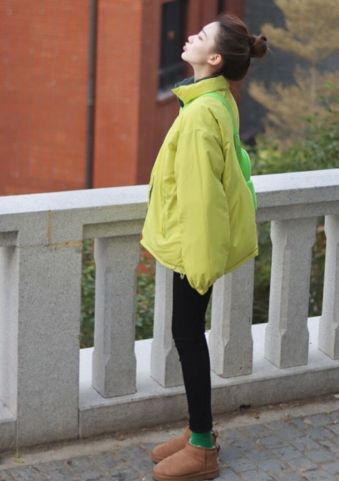 小姐姐|今年流行“羽绒服+小脚裤”,时髦显瘦又保暖,轻松美出新高度