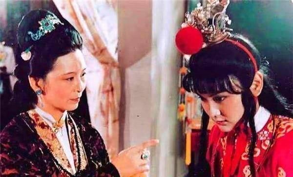 金钏儿@她是红楼梦中隐藏最深的大灰狼,比王熙凤狠100倍,贾府最大的祸根