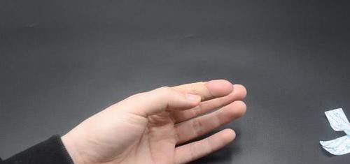 在门上贴个创可贴太实用了，解决了很多家庭的困扰，知道的人不多