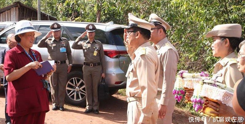 诗琳通公主太接地气,衣着朴素很像中国大婶,亲民作风让人敬佩