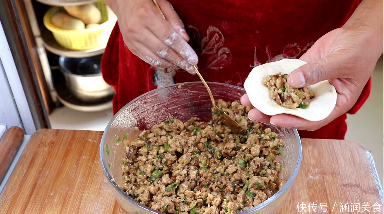 手把手教您在家蒸包子,3个小诀窍,包子又白又松软,零失败