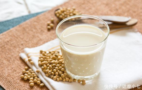 频繁|若头部频繁出现3种迹象,多半是血压超标了,若不注意,小心脑梗