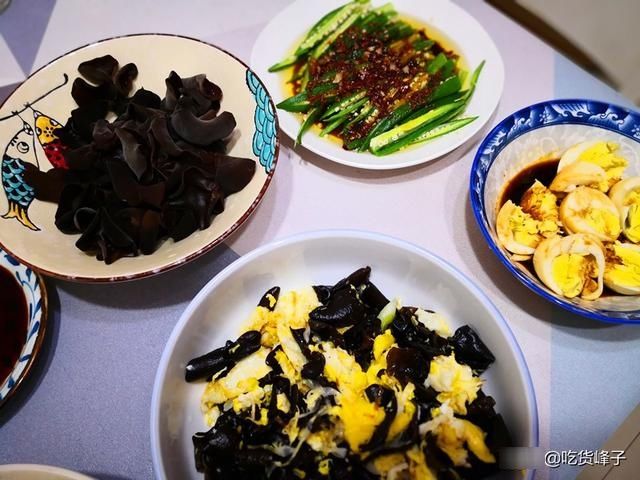 一个人|一个人吃饭，我从不叫外卖，也不凑合，网友：菜不精致但养人