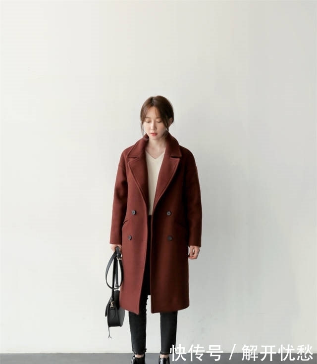 显瘦|讲真的,穿大衣时,最好别配这2种裤子,多穿另外3种,显瘦又洋气