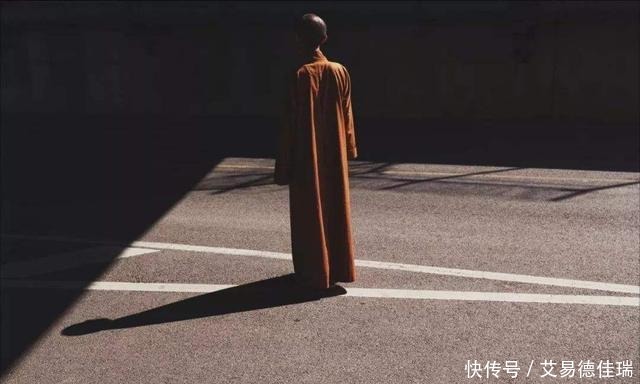 北大数学天才少年放弃麻省理工，来到北京西山脚，剃度出家为僧