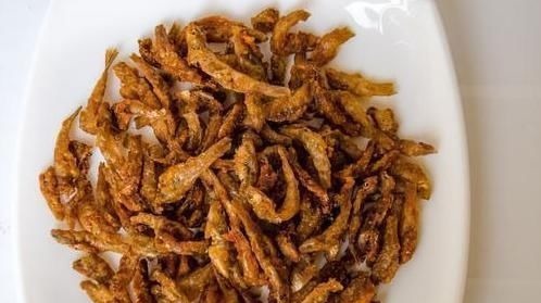 炸鱼时,裹面粉还是裹淀粉?都不对,教你正确方法,外酥里嫩