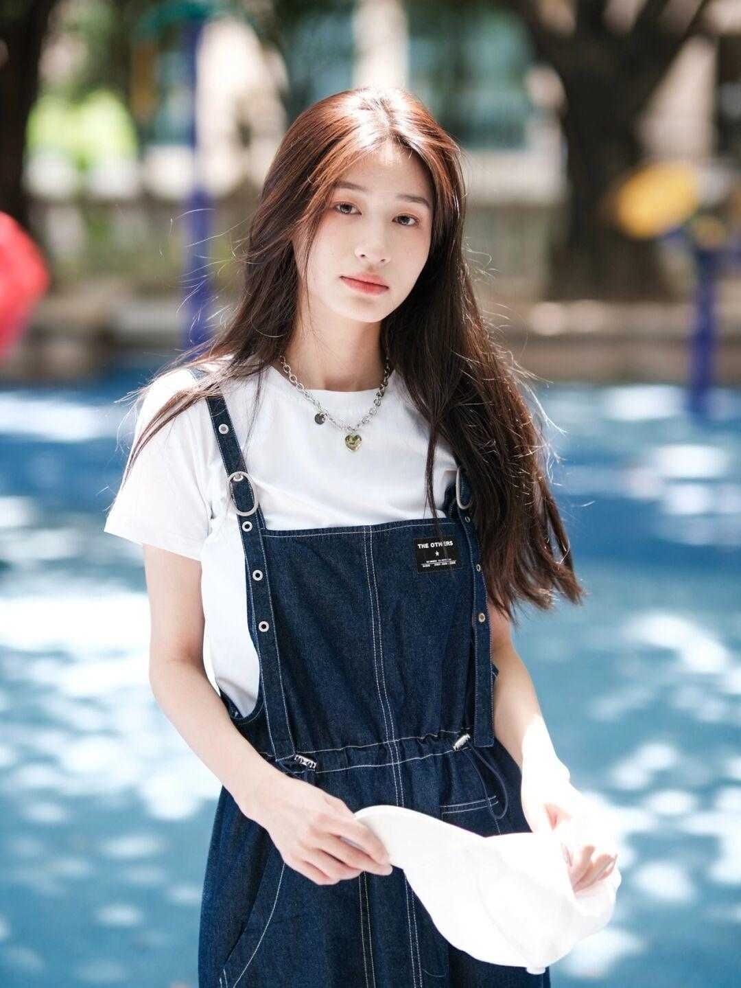 t恤|30+的女生建议多尝试优雅风，针织衫搭配高腰A字半身裙，高级减龄