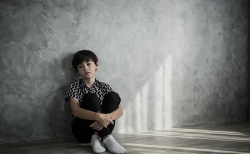 对症治疗|儿童时期的焦虑障碍会影响孩子一生，家长别忽视孩子这些反常情绪