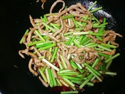 蒜苔|为啥猪肉一炒就变柴?注意这三点,炒好的猪肉鲜嫩滑口,不老不柴
