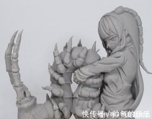 “蜈蚣少女”被做成手办，虽然还是半成品，但是依旧很美