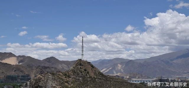 马布里山上著名的宫堡建筑群是藏族古建筑艺术精华