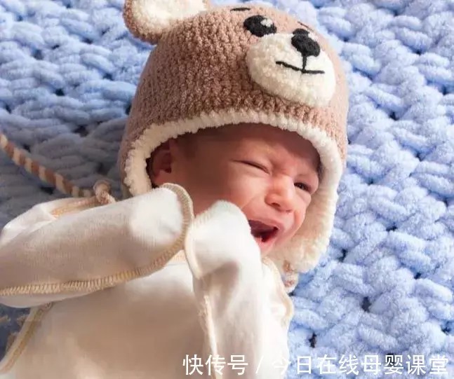新生儿|照顾1~3个月宝宝,就一个秘诀:一月睡二月哭三月攒肚