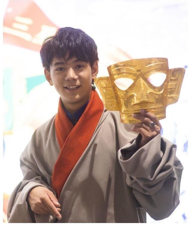 花蝴蝶|中餐厅周也龚俊兄妹情不减,丁真干活踏实,黄晓明太没存在感