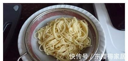 鸡胸|天热，这面我家每周至少做三次，比吃炸酱面还过瘾，每次都吃撑！