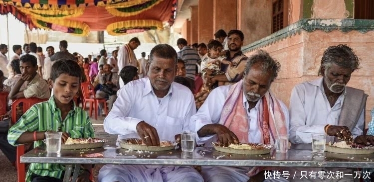 至今|为什么印度至今依然用手吃饭?印度人在国宴上也是如此吗?