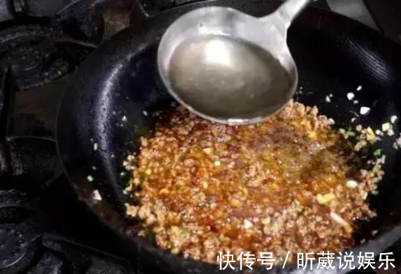 盘龙茄子|茄子别老是红烧了，教你个新吃法，上桌抢着吃，连汤汁都不剩！