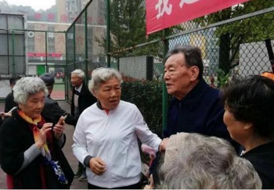 宝妈|妈妈给宝宝取名“沐风”,爷爷漏写一笔,宝妈看后乐了:就叫这个