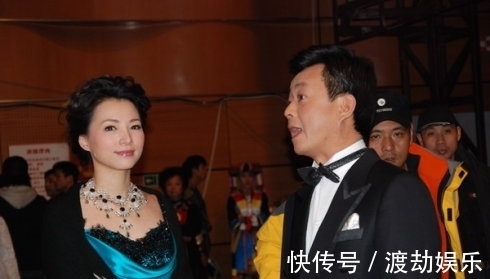 跨年|董卿终于复出主持跨年!春晚最强阵容亮瞎众人,12位主持都是大咖