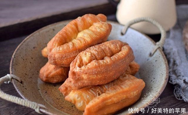 小吃店|炸油条根本没难度，我每次都成功，都是这个配方好，我现在告诉你