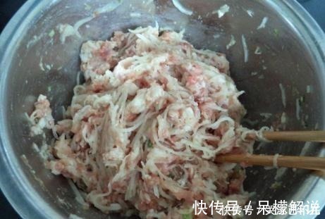 虾皮|蒸萝卜馅包子,别再焯水了,教你正确做法,包子鲜美暄软又多汁