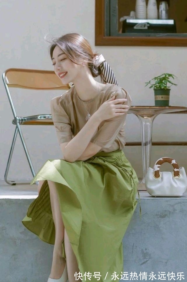 穿搭|想要穿出高级感，就不要胡乱搭配，尤其是服装的配色
