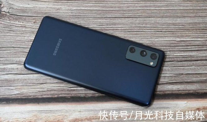 fe|三星S21 FE不用等了，IP68防水+3200万前摄，已经不足3000元