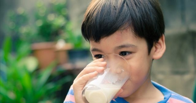 果汁|10岁男孩脾虚严重,发育停滞,医生:别再拿3样“宝贝”喂孩子