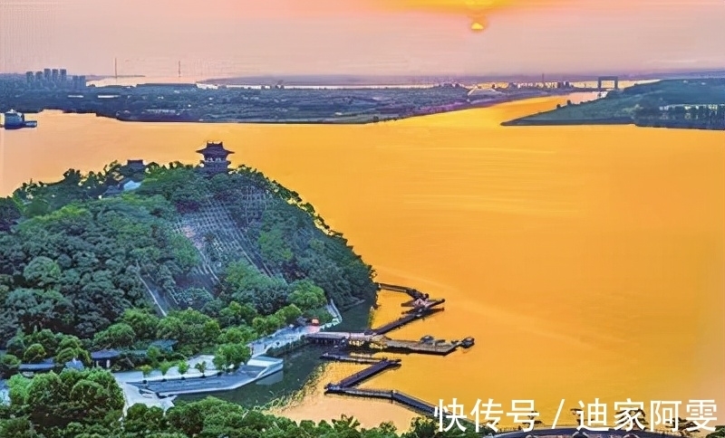 北固山!多景楼上多词章,陆游也曾谱写华章,开篇就是名句,读来引人入胜