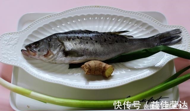 鱼不论怎么蒸都发腥牢记这2点,不腥肉嫩还很鲜