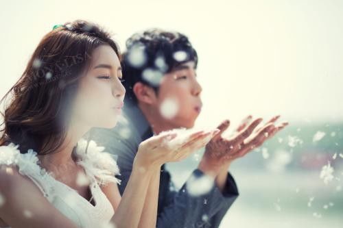 “反差婚纱照”遭吐槽，修图前后差距大，网友：婚礼上认得出来吗