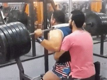 |搞笑GIF:大妹子,你到底是要上去呢,还是要下来啊