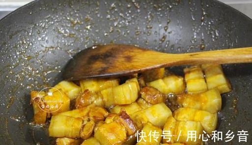 红烧肉炖土豆，软糯入味不油腻，超级爆爽！