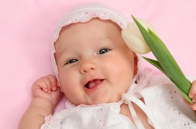 整容|“最美新生儿”火了,护士直呼“想抱走”,网友:娘胎里整容了