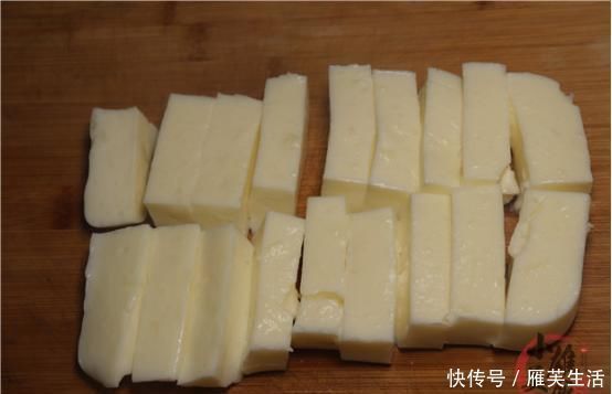 把牛奶放油锅里炸,它是一道有名的街边小吃,还不快学一学可惜了