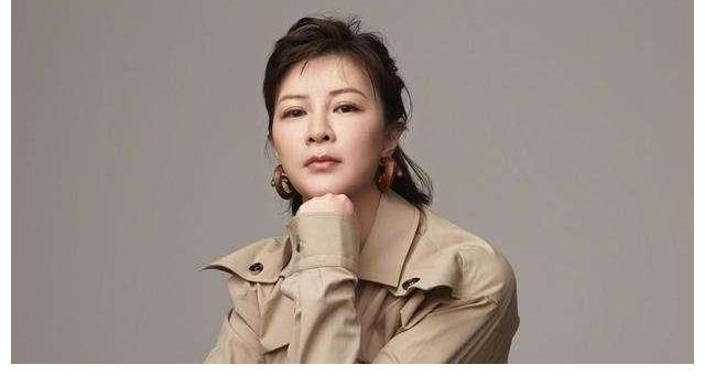 王一博、李汶翰、范丞丞、黄明昊Boss杜华,退出乐华娱乐股东行列